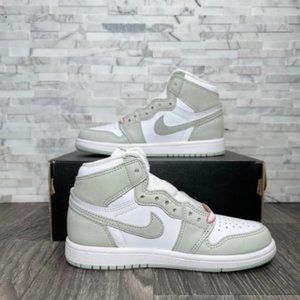Nike Air Jordan 1 Retro High OG University Blue Exclusive Women's Shoes